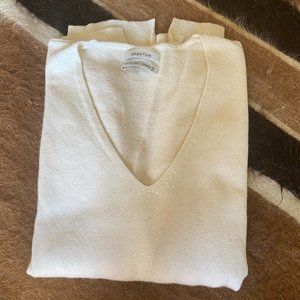 Aritzia  Babaton Baylor sweater, white/ream, Size XXS/XS, pockets